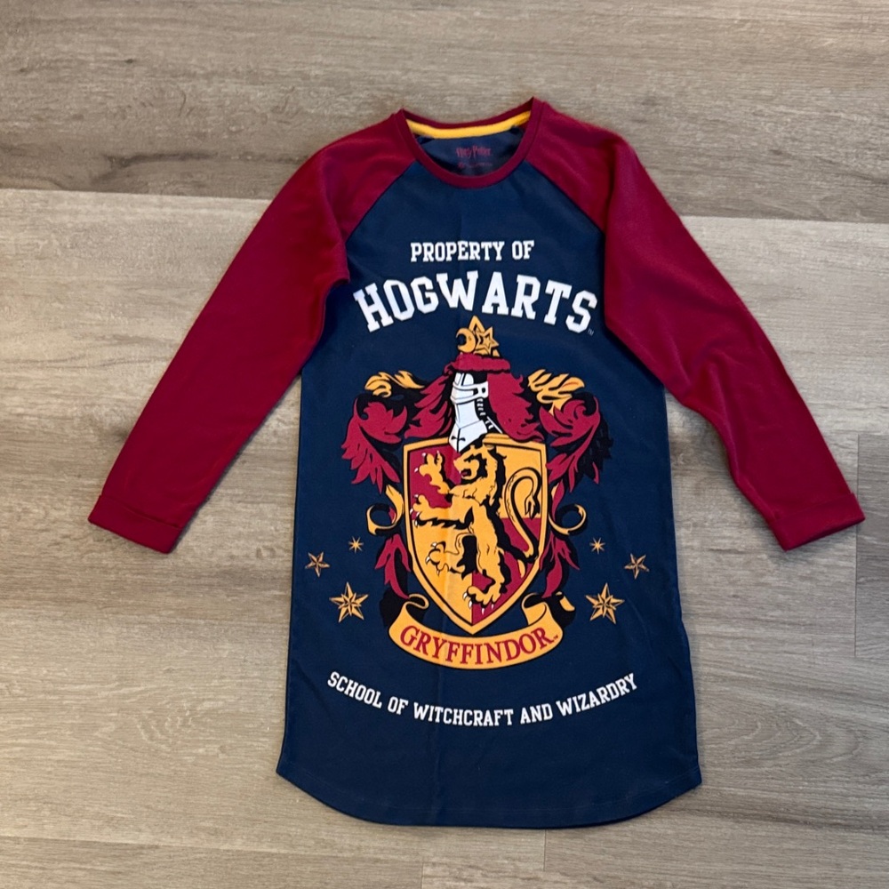 Warner Bros. Hogwarts Gryffindor Long Sleeve Tee - Red and Blue